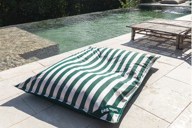 Jumbo UV Riviera Swimming