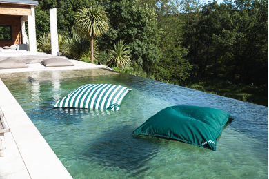 Jumbo UV Riviera Swimming