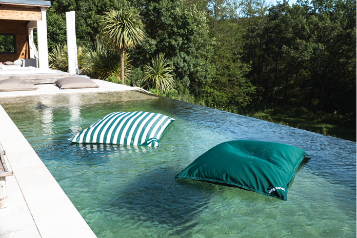 Jumbo UV Riviera Swimming