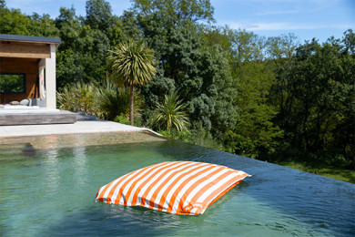 Jumbo UV Riviera Swimming